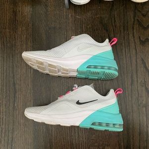 Womens Nike shoes. Size 8